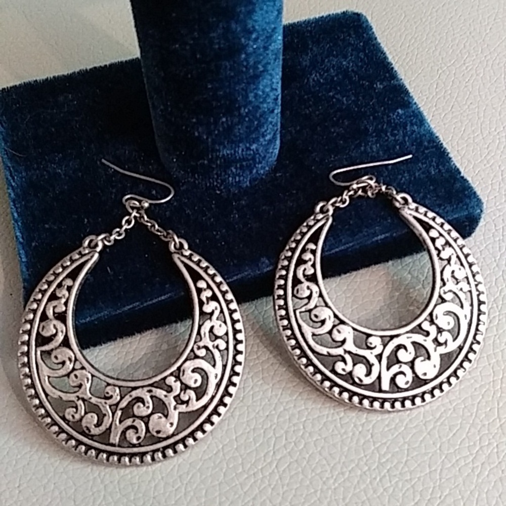 NWOT Boho Carved Earring Pendant Hoops